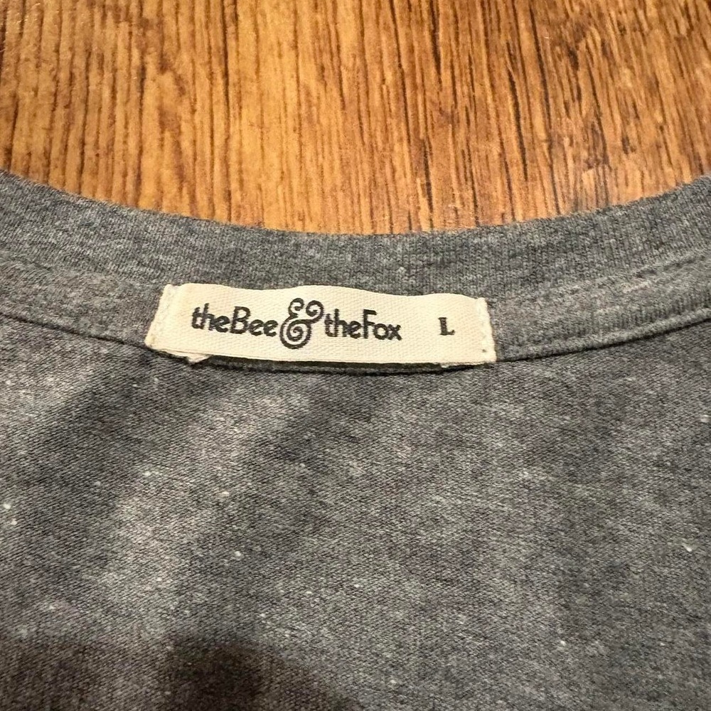 grey "Kind people are my kinda people" t-shirt, flaws shown in photos: pinholes - Picture 3 of 7